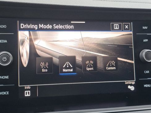 Used 2024 Volkswagen Jetta SEL image 26