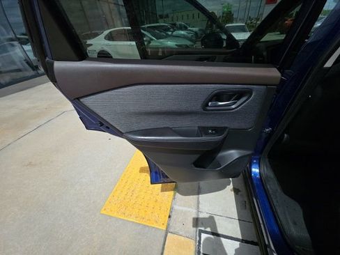 Used 2023 Nissan Rogue SV image 22