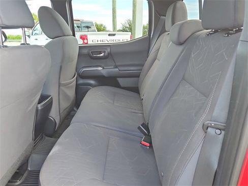 Used 2017 Toyota Tacoma TRD Sport image 11