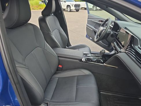 Used 2025 Toyota Camry XSE AWD/4WD image 13
