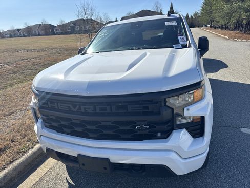 Used 2023 Chevrolet Silverado 1500 Custom image 3