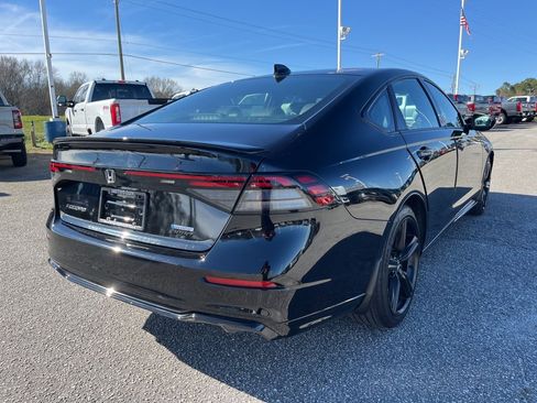 Used 2025 Honda Accord Sport image 5