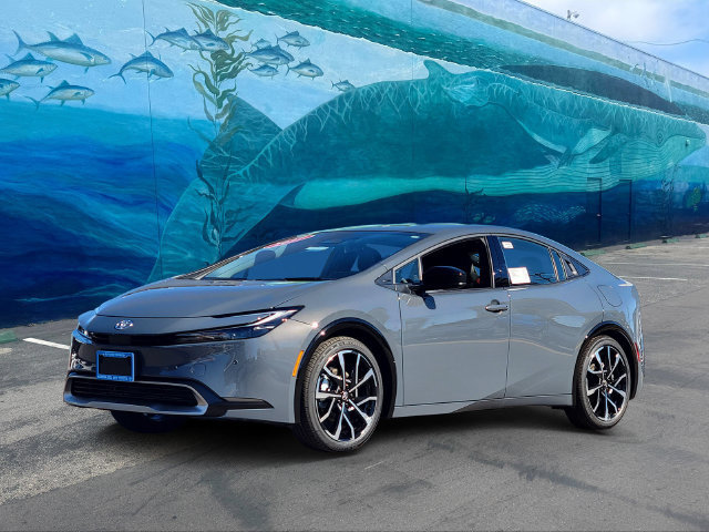 New 2027 Toyota Prius Plug-In Hybrid FWD image 3