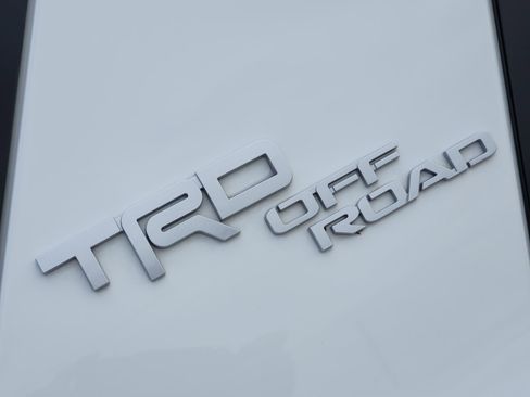 Used 2024 Toyota 4Runner TRD Off-Road Premium w/ Off Road Premium Plus Package AWD/4WD image 12