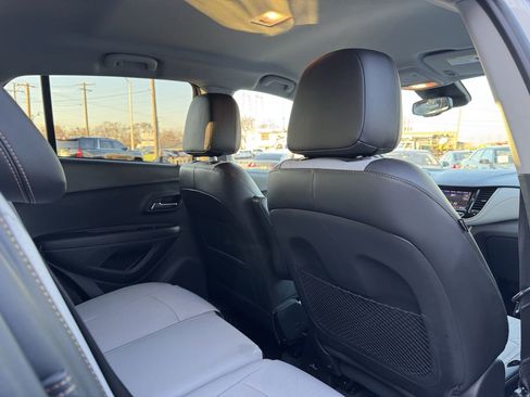 Used 2020 Chevrolet Trax LT w/ LT Convenience Package image 30