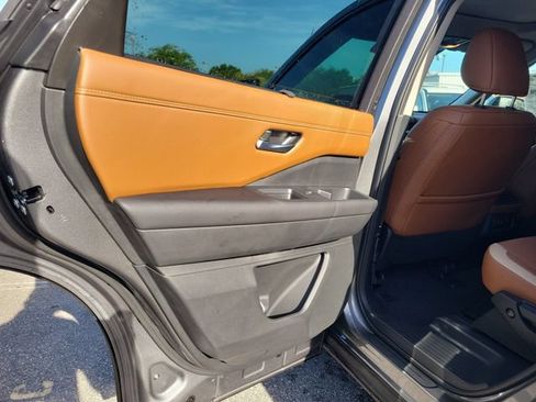 New 2026 Nissan Pathfinder Platinum FWD image 15