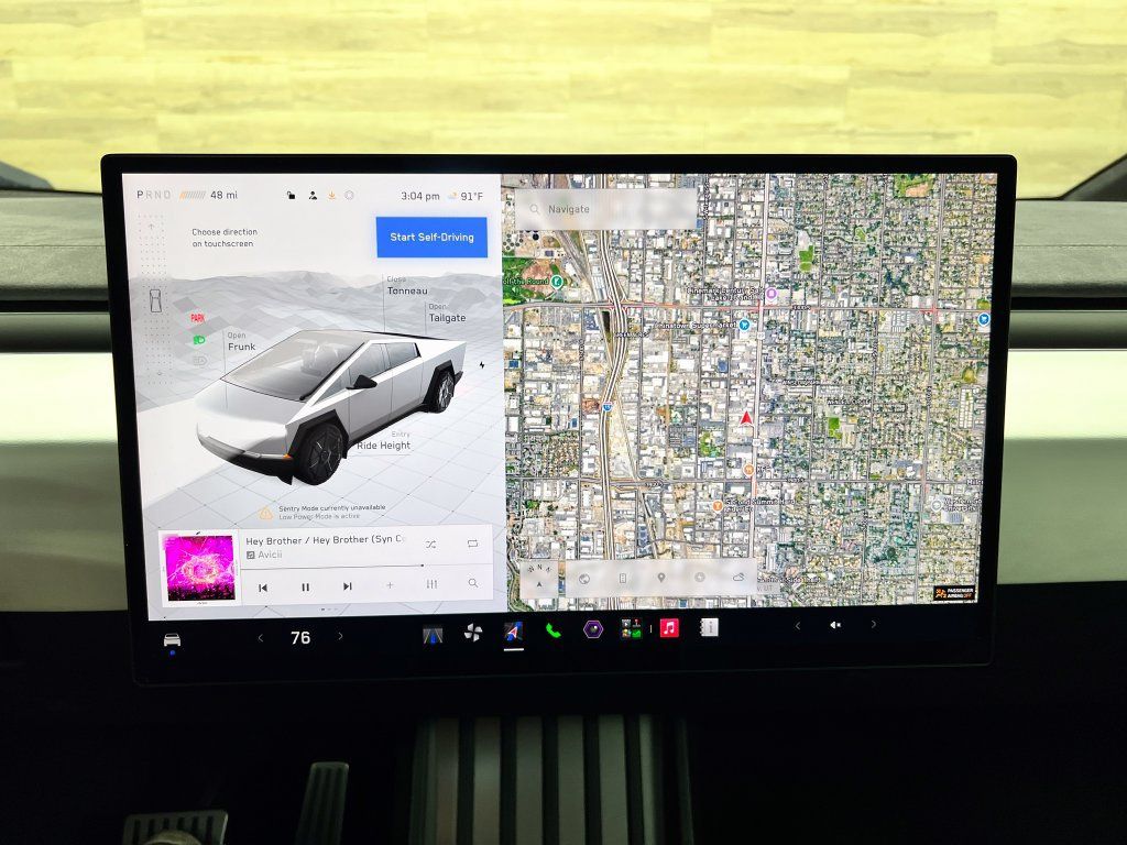 Used 2025 Tesla Cybertruck Cyberbeast AWD/4WD image 15