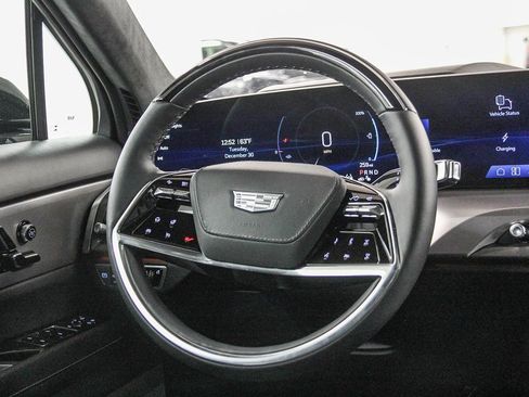 Used 2026 Cadillac Vistiq Platinum image 15