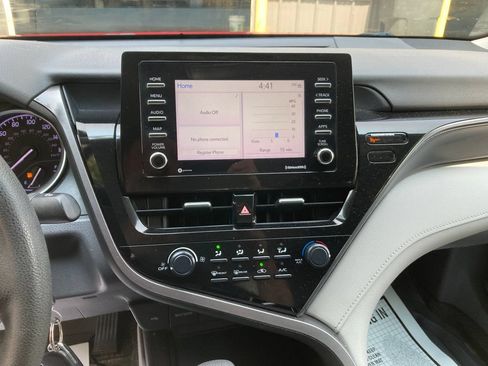 Used 2021 Toyota Camry LE FWD image 23