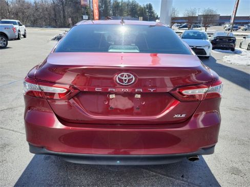 Used 2020 Toyota Camry XLE image 6