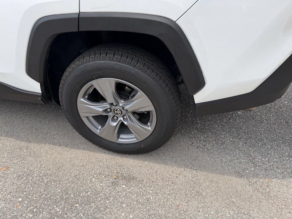 Used 2022 Toyota RAV4 XLE w/ Convenience Package FWD image 8