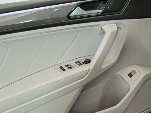 Certified 2024 Volkswagen Tiguan SE R-Line image 9