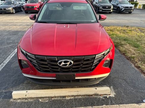 Used 2023 Hyundai Tucson SEL w/ Convenience Package AWD/4WD image 2