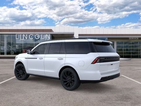 New 2025 Lincoln Navigator Reserve w/ Jet Appearance Package AWD/4WD image 5