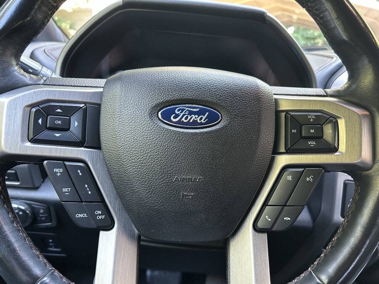 Used 2018 Ford F150 Platinum w/ Equipment Group 701A Luxury AWD/4WD image 18