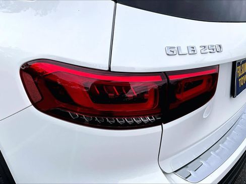 Used 2022 Mercedes-Benz GLB 250 4MATIC image 28