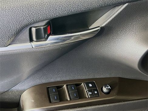 Used 2023 Toyota Camry SE image 11