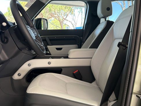 Used 2025 Land Rover Defender 110 X-Dynamic SE AWD/4WD image 5