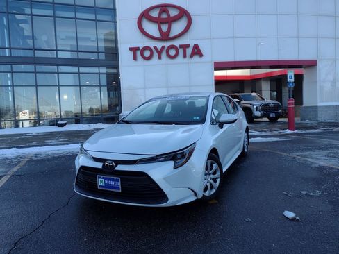 Used 2025 Toyota Corolla LE image 1
