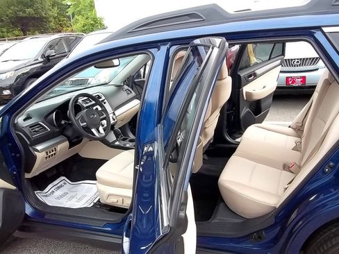 Used 2015 Subaru Outback 2.5i Premium AWD/4WD image 3