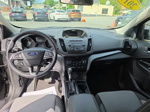 Used 2017 Ford Escape SE FWD image 16
