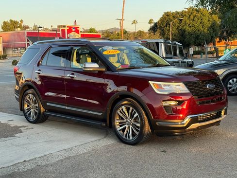 Used 2019 Ford Explorer Platinum AWD/4WD image 2