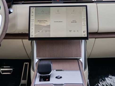 New 2026 Land Rover Range Rover SE image 13