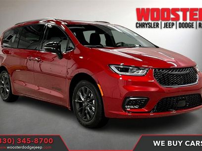 New 2025 Chrysler Pacifica Select w/ Fav Edition Package