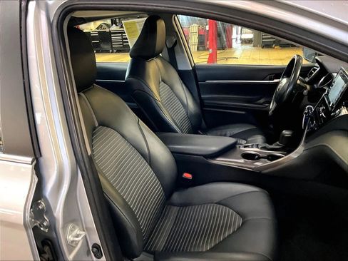 Used 2023 Toyota Camry SE image 11