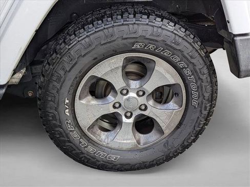 Used 2018 Jeep Wrangler Unlimited Sahara image 21