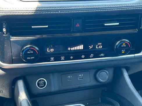 Used 2021 Nissan Rogue SV FWD image 28