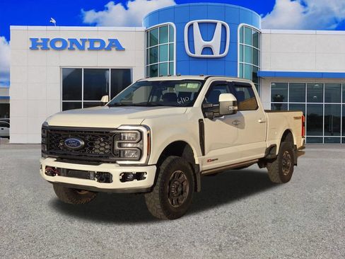 Used 2023 Ford F350 Lariat w/ Lariat Ultimate Package AWD/4WD image 3