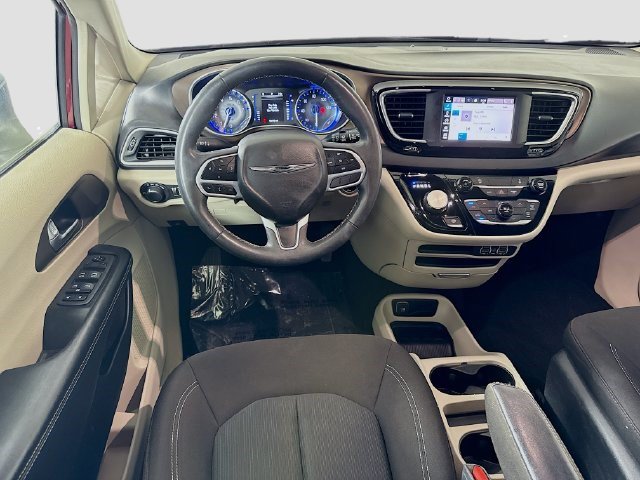 Used 2022 Chrysler Voyager LX FWD image 16