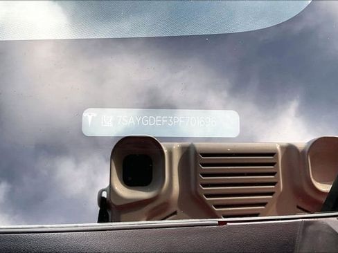 Used 2023 Tesla Model Y Performance image 18