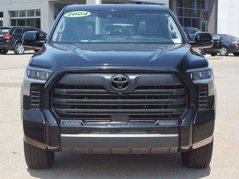 Used 2024 Toyota Tundra Limited AWD/4WD image 26