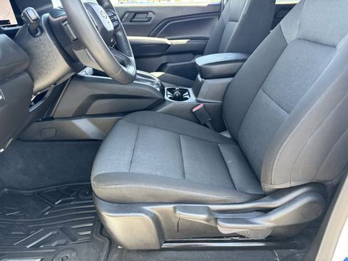 Used 2025 Chevrolet Colorado W/T AWD/4WD image 20