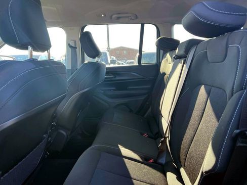 Certified 2023 Jeep Grand Cherokee Laredo w/ Luxury Tech Group I image 11