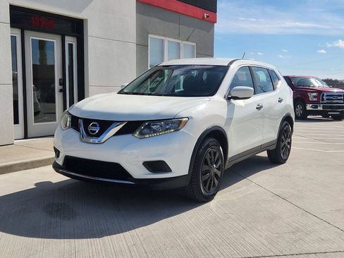 Used 2016 Nissan Rogue S FWD image 2