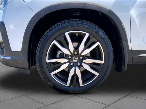 Used 2021 Honda Pilot Touring image 11