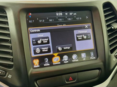 Used 2016 Jeep Cherokee Trailhawk w/ Cold Weather Group image 19