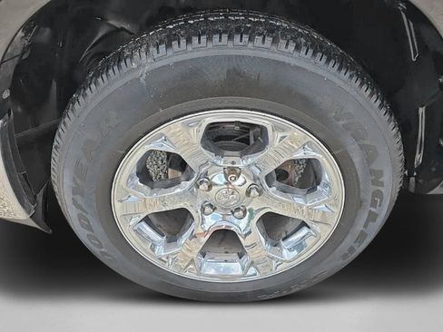 Used 2015 RAM 1500 Laramie w/ Convenience Group AWD/4WD image 11