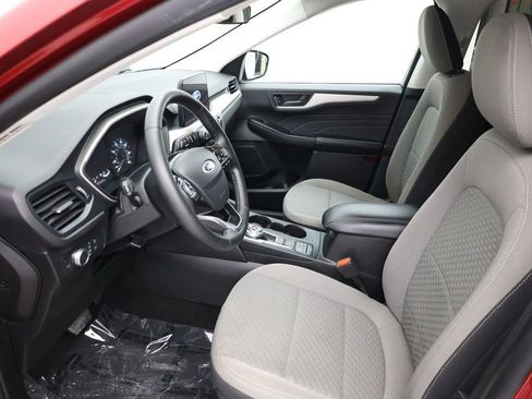 Used 2022 Ford Escape SE w/ SE Sport Appearance Package image 17