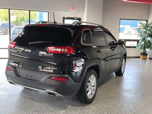 Used 2017 Jeep Cherokee Limited AWD/4WD image 6