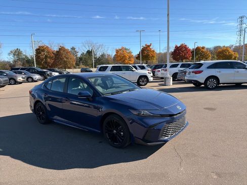 Used 2025 Toyota Camry SE image 10