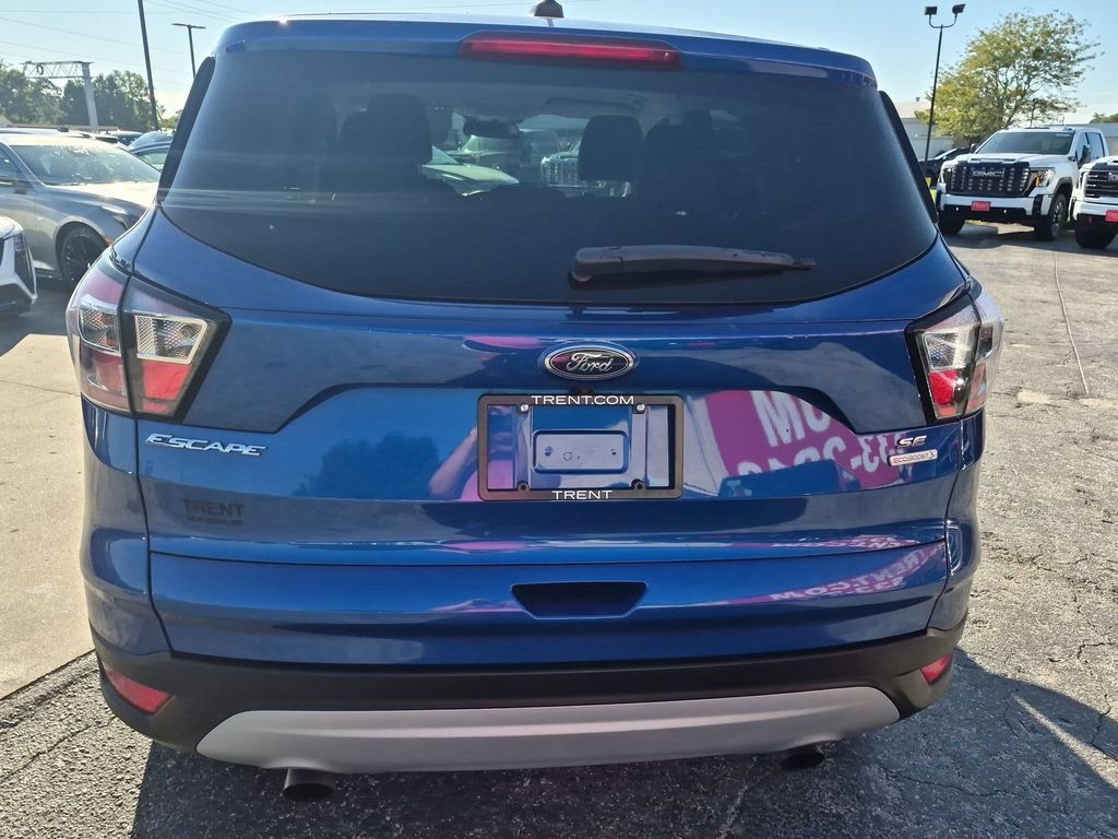 Used 2017 Ford Escape SE FWD image 3