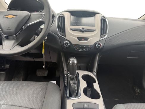 Used 2018 Chevrolet Cruze LS image 11