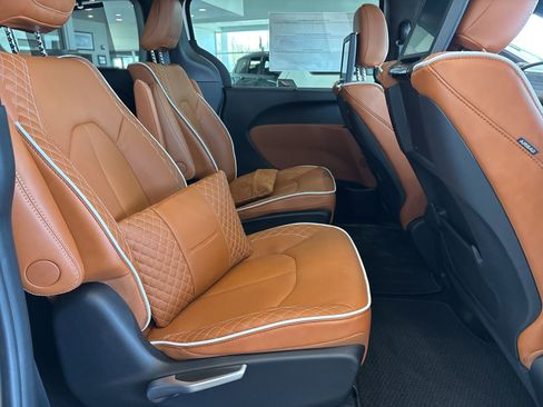 New 2026 Chrysler Pacifica Pinnacle FWD image 23