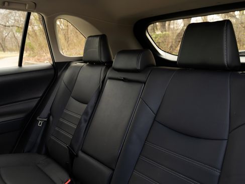 Used 2022 Toyota RAV4 XLE Premium image 18