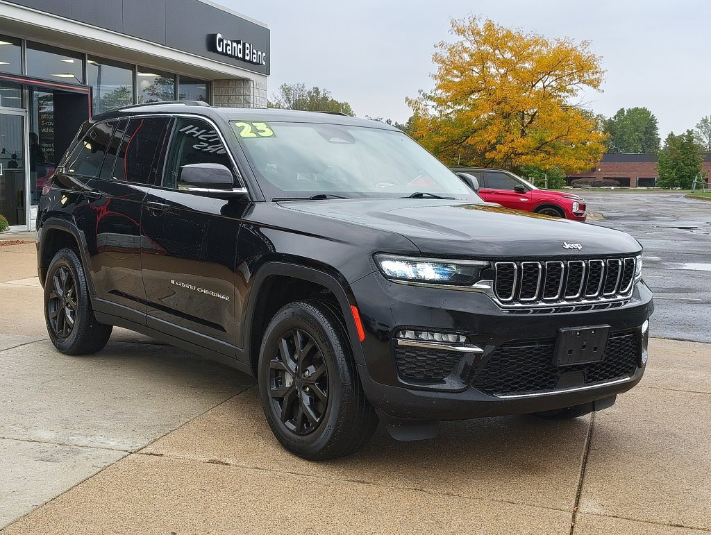 Used 2023 Jeep Grand Cherokee Limited AWD/4WD image 26