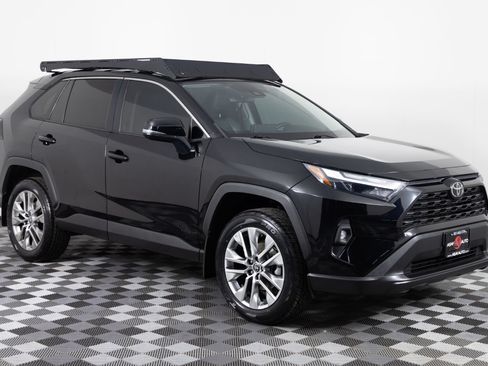 Used 2022 Toyota RAV4 XLE Premium AWD/4WD image 10